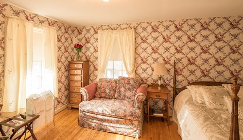 C10 Carriage House