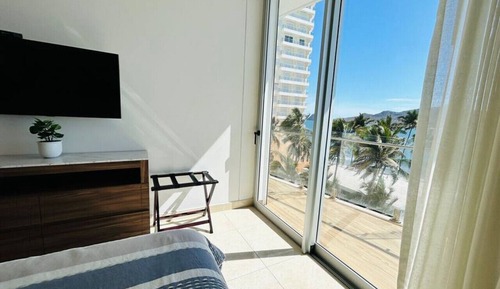 Luxury Apartment, Sea View (Camino al mar)