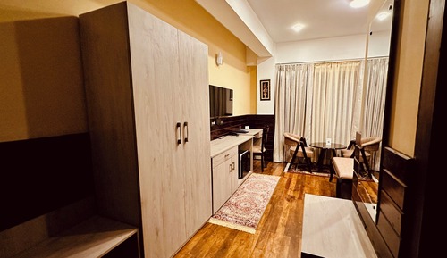 Deluxe Room, 1 Queen Bed, Non Smoking, Mountain View