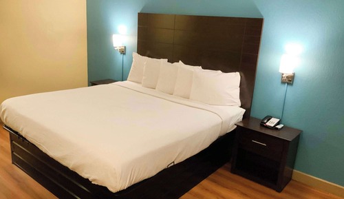 Room, 1 King Bed, Non Smoking