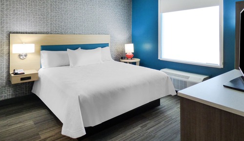 Suite, 1 King Bed, Accessible (Hearing)