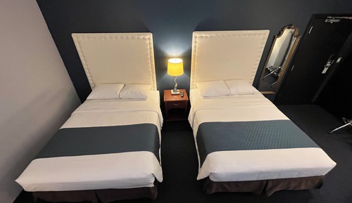 Room, Multiple Beds