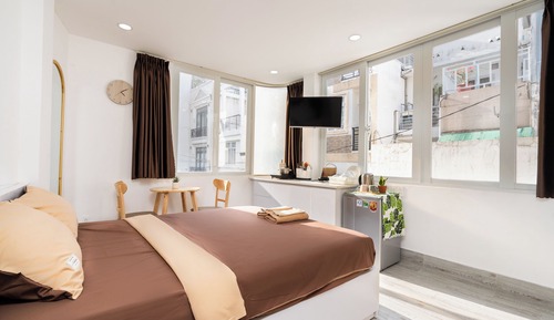 Deluxe Studio, 1 Queen Bed, Non Smoking
