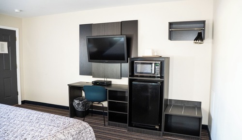 Honeymoon Room, Smoking