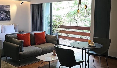 Suite, 1 Queen Bed, Balcony