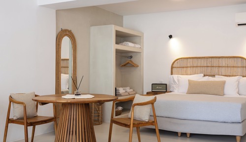 Deluxe Suite with Hot Tub and Caldera View