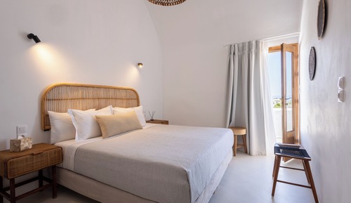 Penthouse Villa with Private Terrace and Panoramic Caldera View