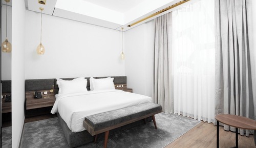 Junior Double Room, 1 King Bed, Private Bathroom