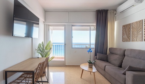 Basic Studio, Sea View