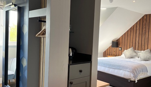 Deluxe Room, 1 King Bed, River View