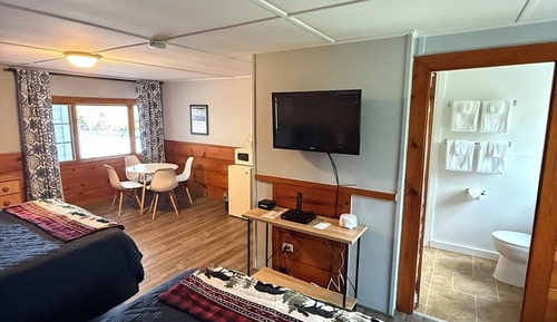 Quadruple Room, 2 Queen Beds, Non Smoking
