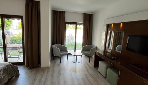Deluxe Double Room, Garden View