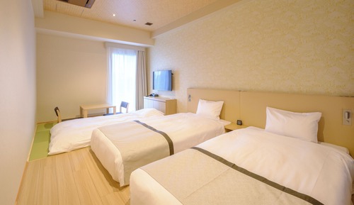 Superior Twin with Japanese-style Futon