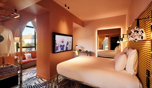 Room (XXL Mama)