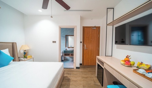 Raya, 1 King Bed without Window