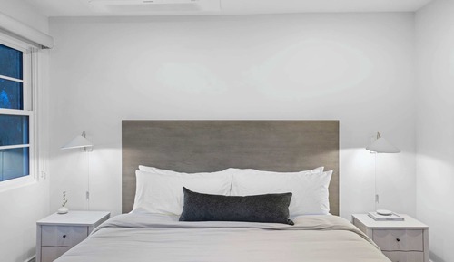 Luxury Apartment, Multiple Bedrooms, Kitchen, Mountain View