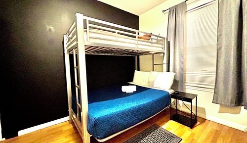 Classic Twin Room (Shared Bathroom)