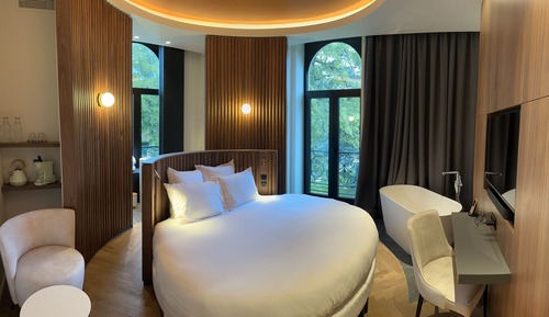Luxury Suite