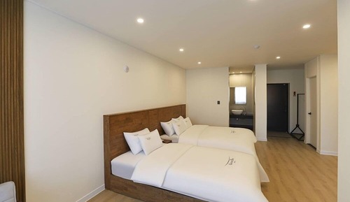 Bay Suite