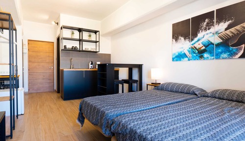 Basic Studio, 2 Twin Beds