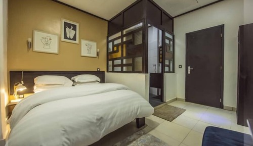 Comfort Room, Smoking