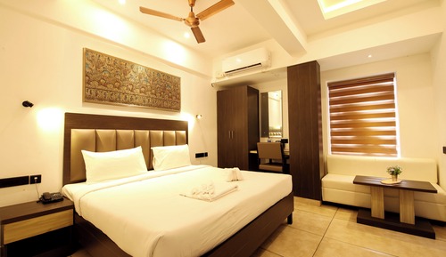 Superior Room, 1 King Bed, Non Smoking, City View