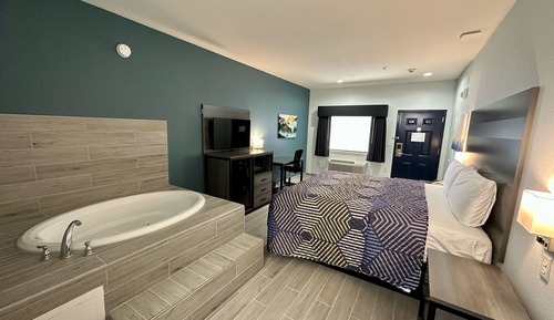 Romantic Single Room, 1 King Bed, Smoking, Jetted Tub