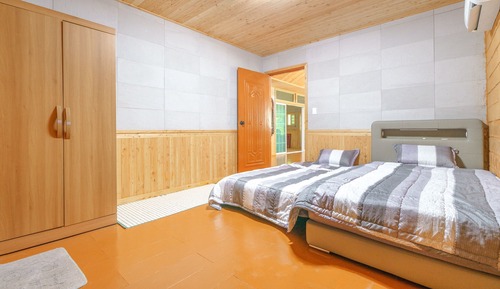 Basic Room, 3 Bedrooms (dokchae)