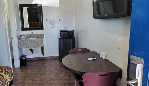 Deluxe Room, 1 King Bed, Smoking, Refrigerator & Microwave