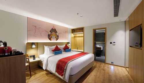 Premium Room, 1 King Bed, Non Smoking, Garden View