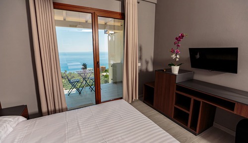 Deluxe Triple Room with Sea View