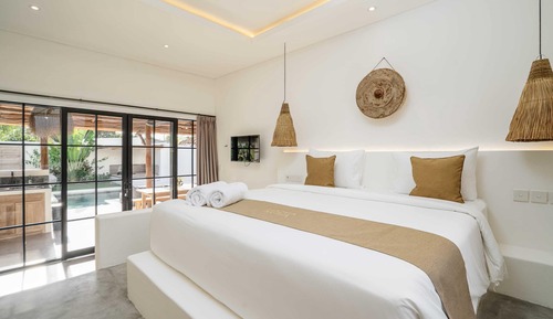 Basic Villa, Multiple Beds