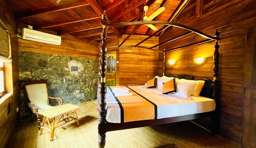 Deluxe Double or Twin Room
