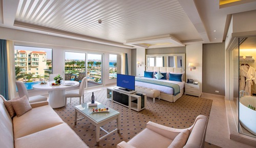 Majestic Suite Prime Sea & Pool View with VIP Package