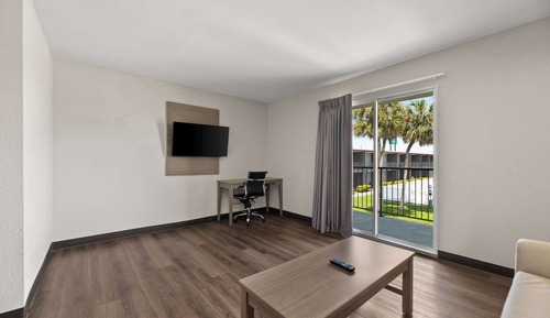 Suite, 1 King Bed with Sofa bed, Non Smoking