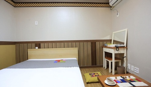 Room (Semi-private room - bed)
