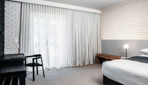 Deluxe King Room with Bath