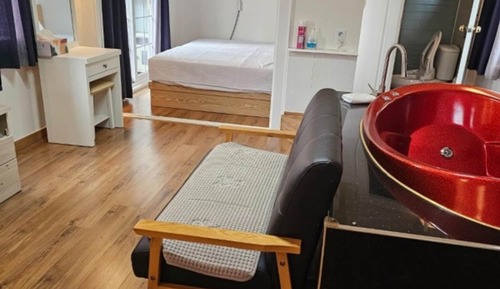 Room (304 (spa))