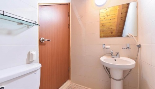 Room (Sunrise (Group Room))