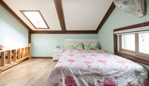Room (Unshared House 1)