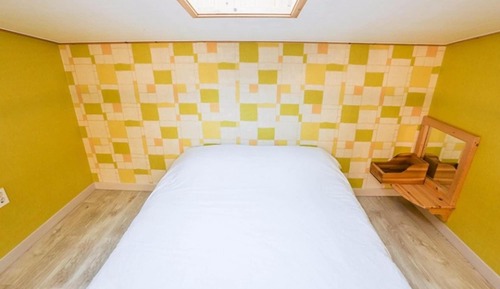 Room (D No 202)