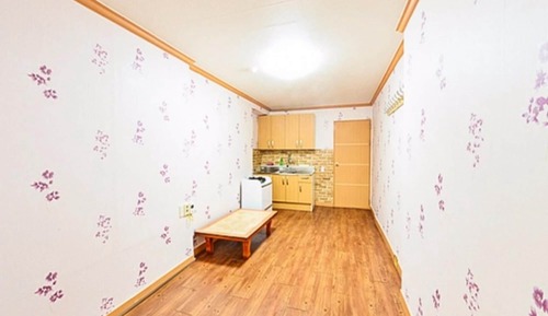 Room (Pink room)
