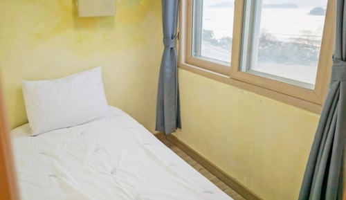 Room (Tula (2F Only small dog less than 5kg)