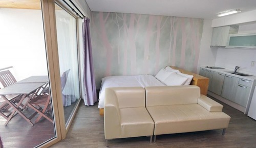 Room (Norwegian Forest (1F))