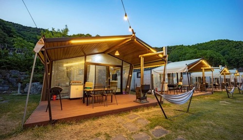 Room (Glamping 4 (Sink/shower side))