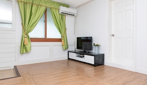 Room (Emerald)