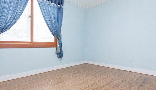 Room (Coral)