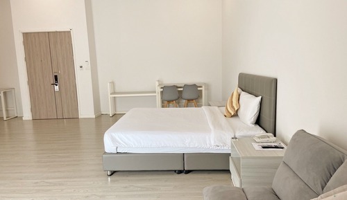 Junior Suite, 1 King Bed, Non Smoking, City View