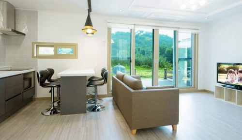 Room (Stay C (1F))