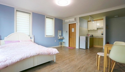 Room (Almond Bonbon)